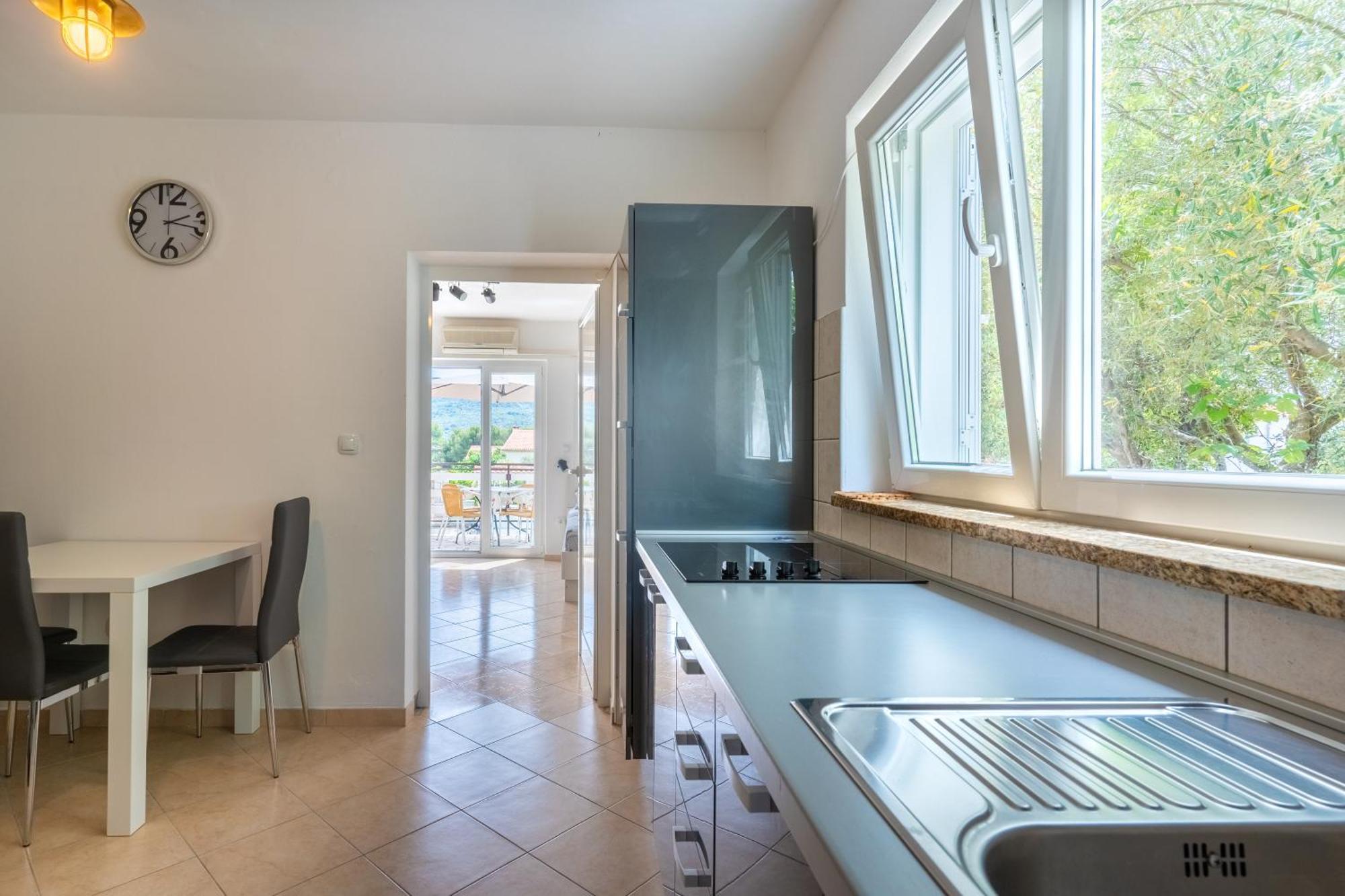 Apartments & Rooms Klemenc Крес Екстериор снимка
