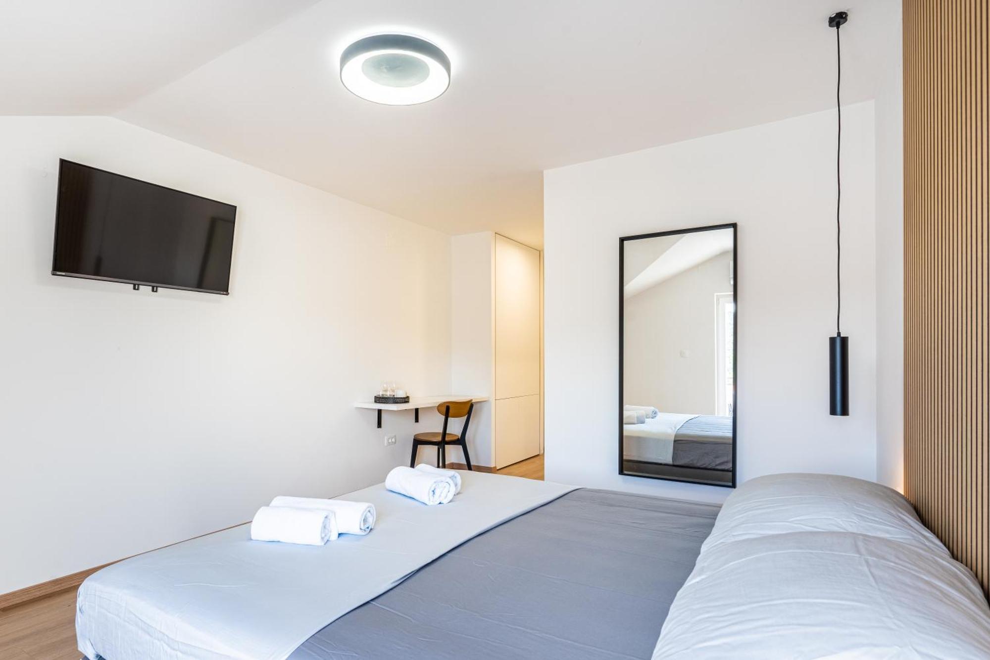Apartments & Rooms Klemenc Крес Екстериор снимка