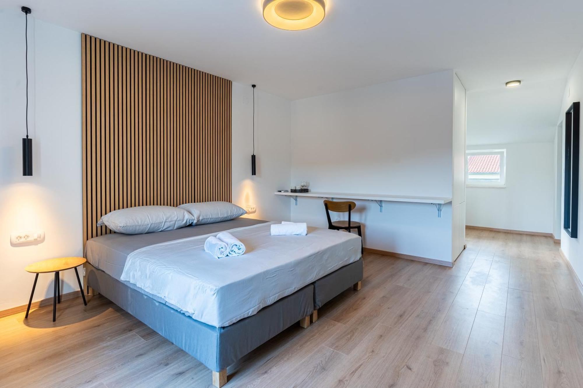 Apartments & Rooms Klemenc Крес Екстериор снимка